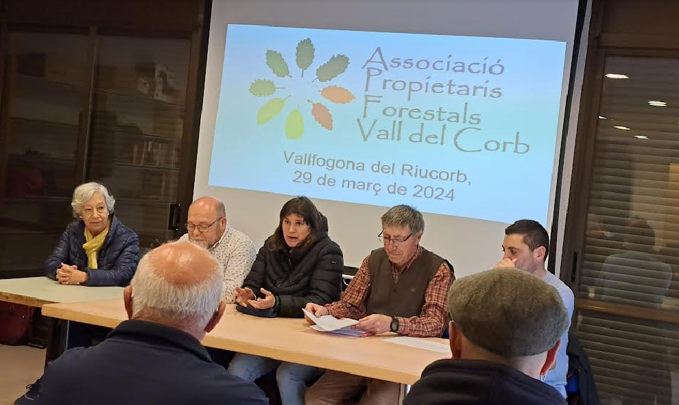 Primera junta directiva de l'Associació de Propietaris Forestals Vall del Corb.